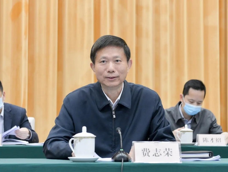 2自治区副主席费志荣出席会议并讲话.jpg