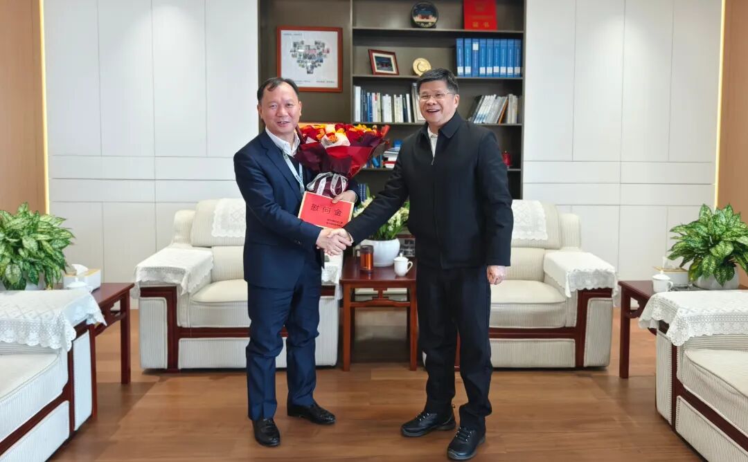 新春送暖 情系人才｜南宁高新区领导莅临德信官网开展新春慰问